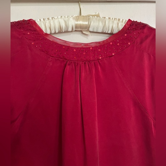ALFANI 💯silk sleeveless ruby red blouse with beaded/sequined neckline - Picture 5 of 5